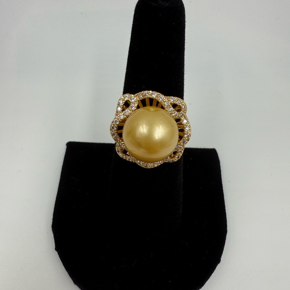 Elegant Gold Pearl Ring